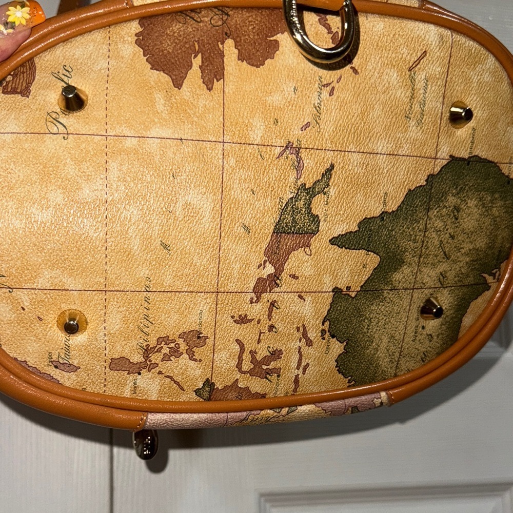 Nucelle world map bucket bag - Picture 4 of 11